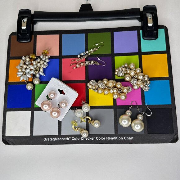 Seven Pair Of Faux Pearl Earrings Two Clip On And Five Pierced - Picture 11 of 11